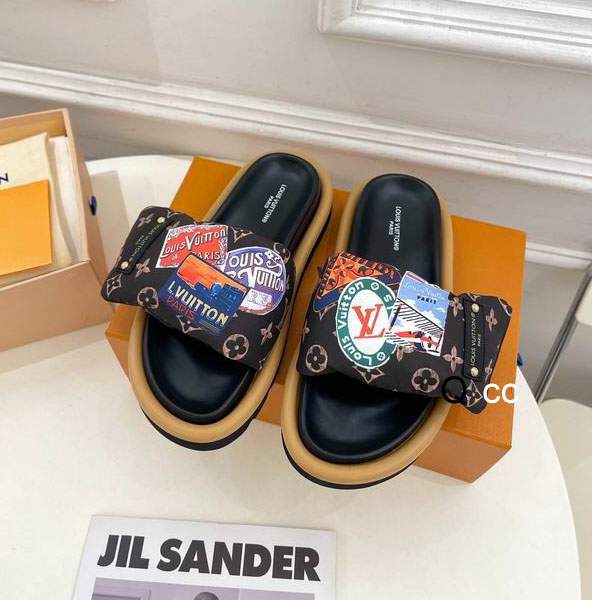Picture of Louis Vuitton Slippers _SKULVsz35-44XC01132394